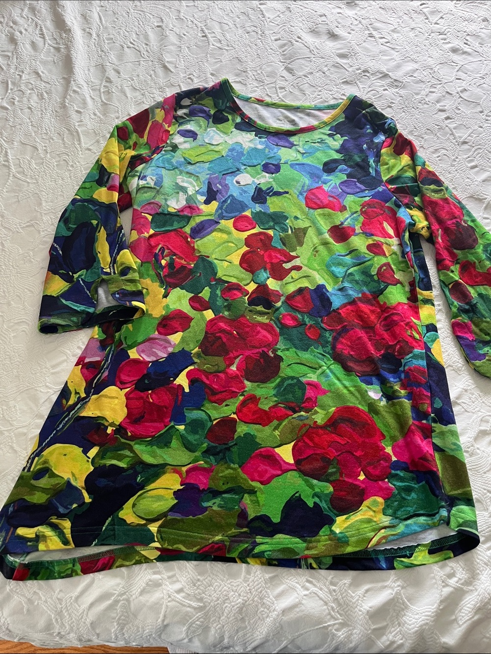 Vermont Country Store Women’s Vibrant Knit Tunic Top , size medium.